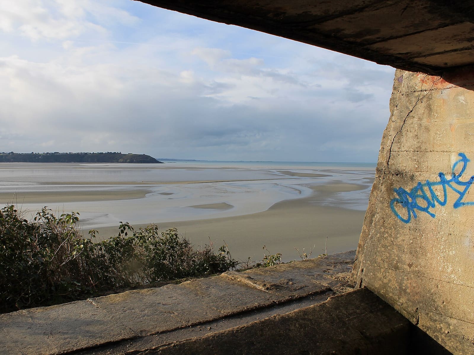 Hillion - Baie de Saint-Brieuc - Pointe du Grouin (vue du bunker) 01