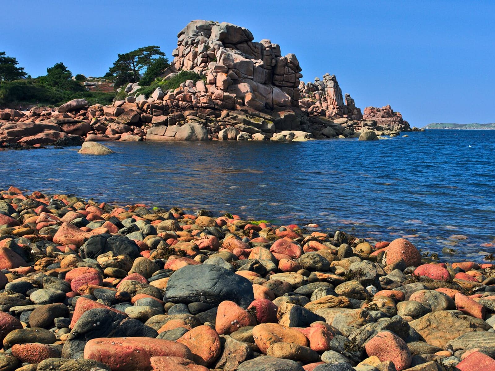 La Cote De Granit Plus Ou Moins Rose (229781085)