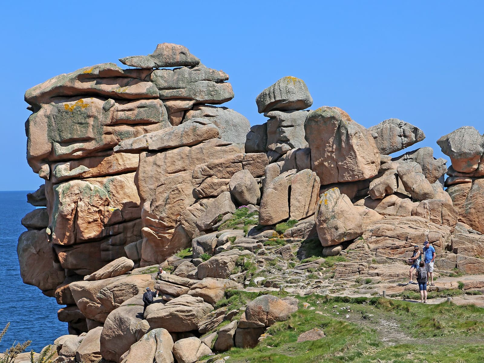 .00 0934 Felsgebilde an der Rosa-Granit-Küste (Côte de Granit Rose)