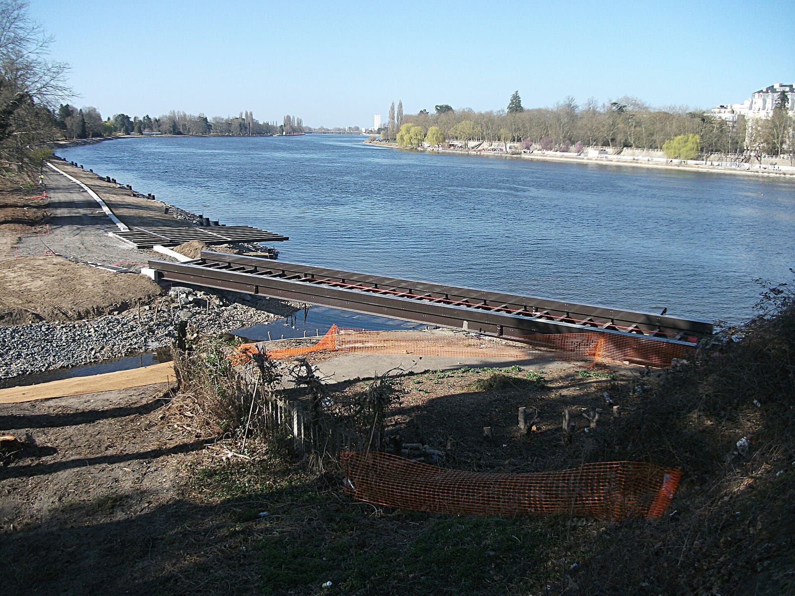 Rivière Allier côté Bellerive-sur-Allier et pont en construction 2019-03-23.JPG