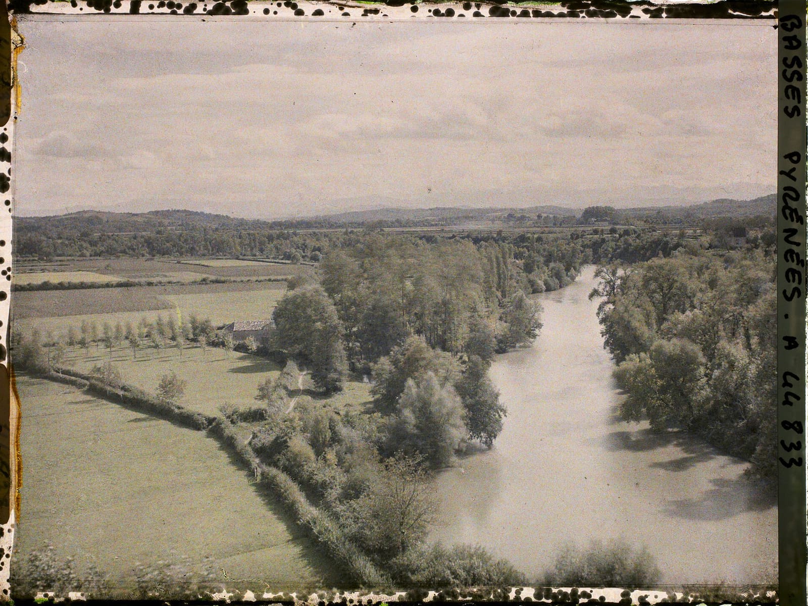 France, Sauveterre de Béarn, Panorama pris depuis l'Eglise vers le Sud (Gave d'Oloron) - A44833